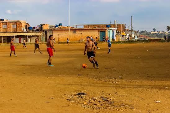 TECHO: Cuadro de favela reta al campeón del Mundial 2014