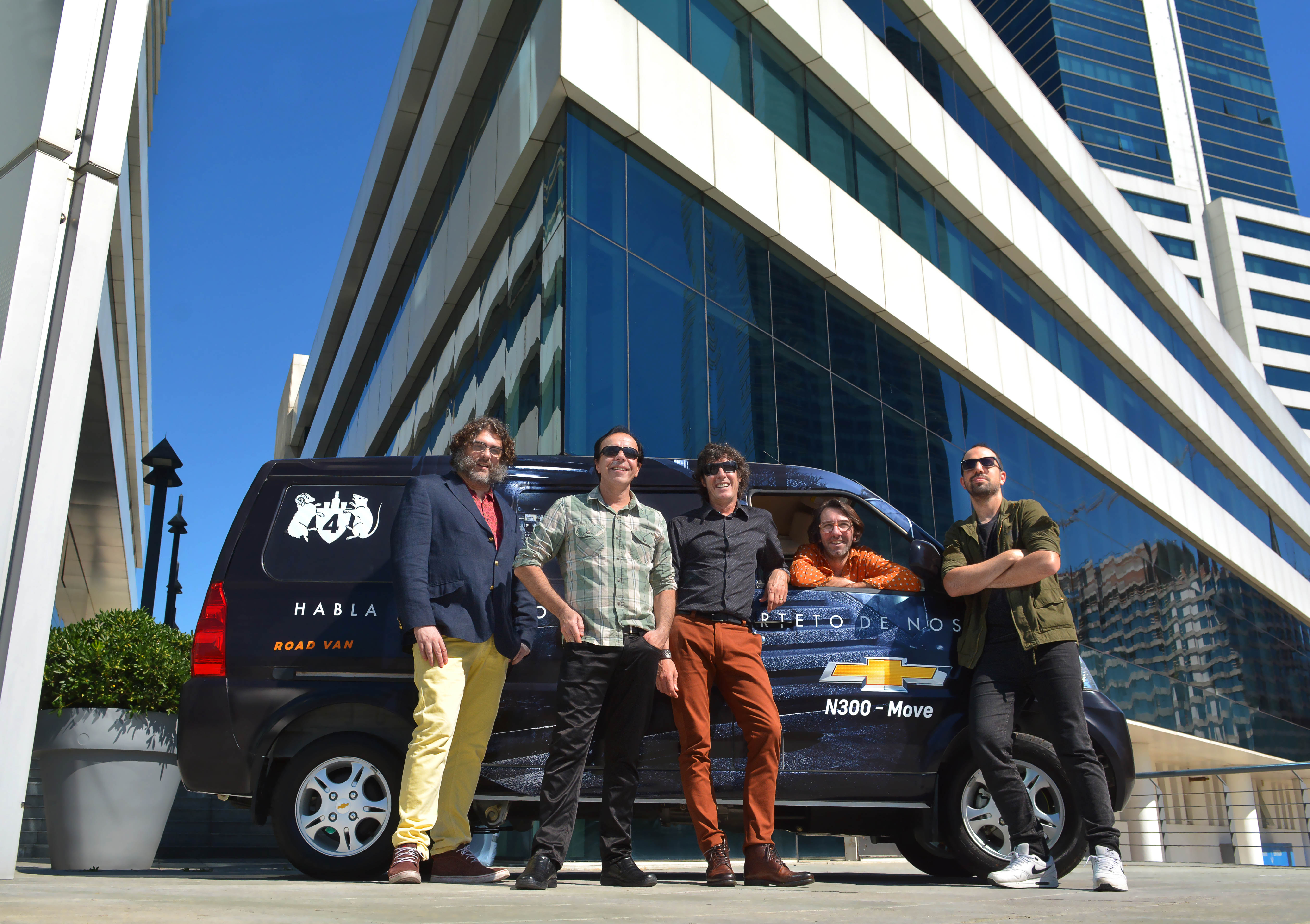 El Cuarteto de Nos lanza su gira 2015 en la nueva Chevrolet N300 Move