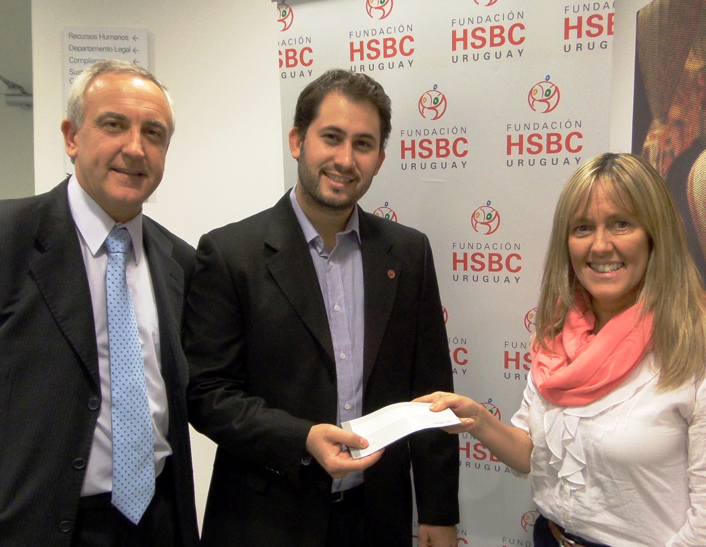 Banco HSBC y Cámara inmobiliaria uruguaya (CIU) colaboran con los abuelos del  Piñeyro del Campo