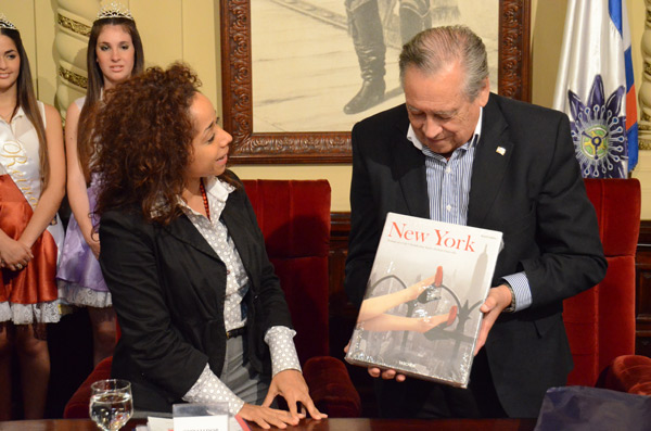 Embajadora de Estados Unidos visitó Paysandú y disfrutó del Predio Ferial