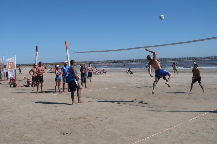Campeonatos Interplayas de Tejo y duplas de Voley
