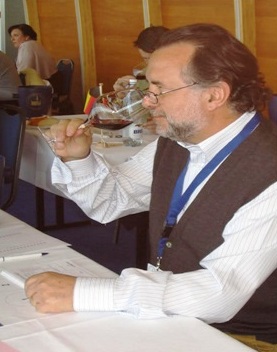 Academia Internacional del Vino cata por primera vez vinos chinos