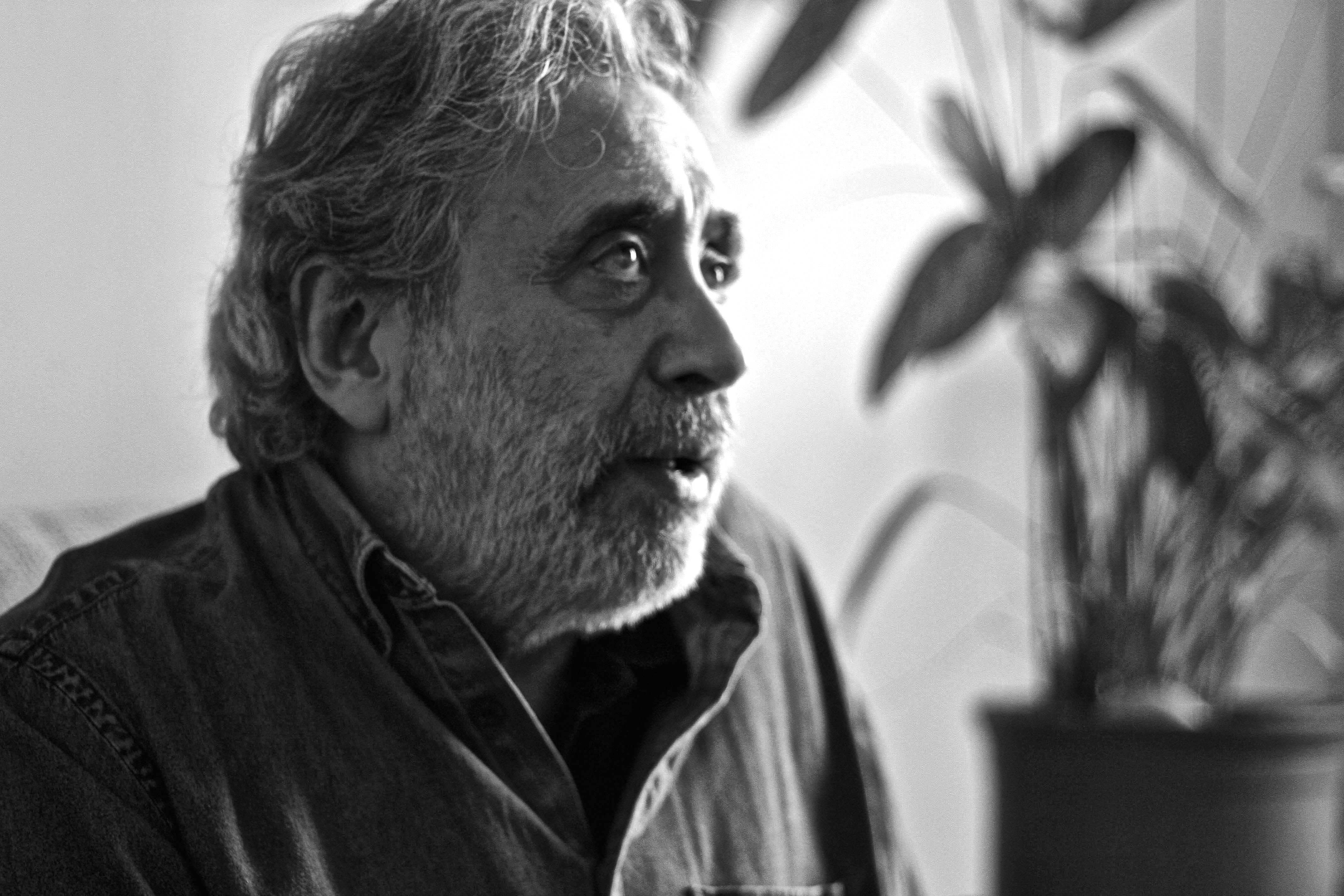 Jorge Eines presenta “Las 25 ventanas”