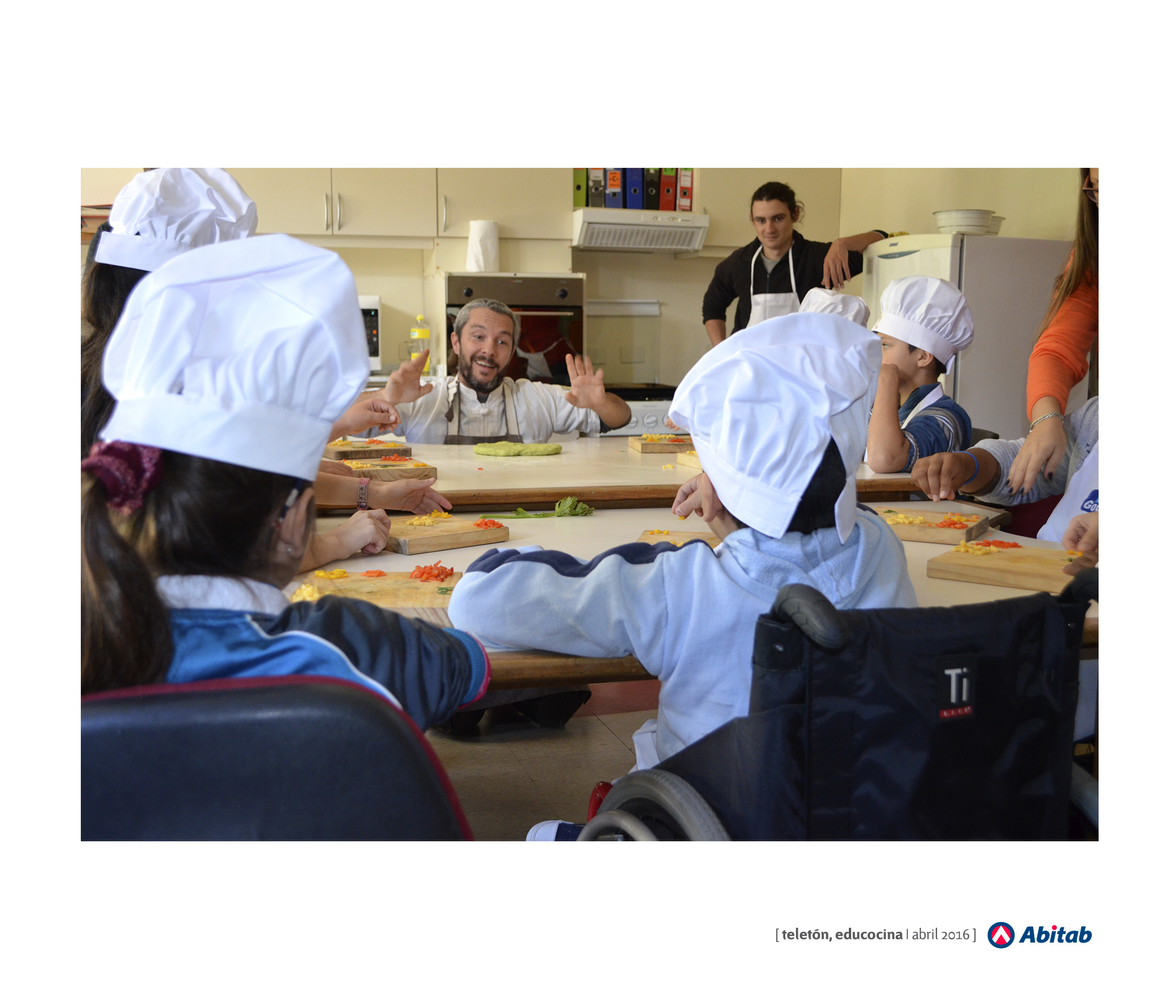 Abitab implementa proyecto Educocina: Niños de Teletón aprenden a plantar, cosechar y cocinar‏