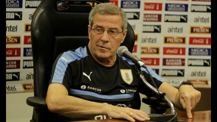 Correo Uruguayo presenta el sello “Personalidades destacadas del Uruguay – Oscar Washington Tabárez”