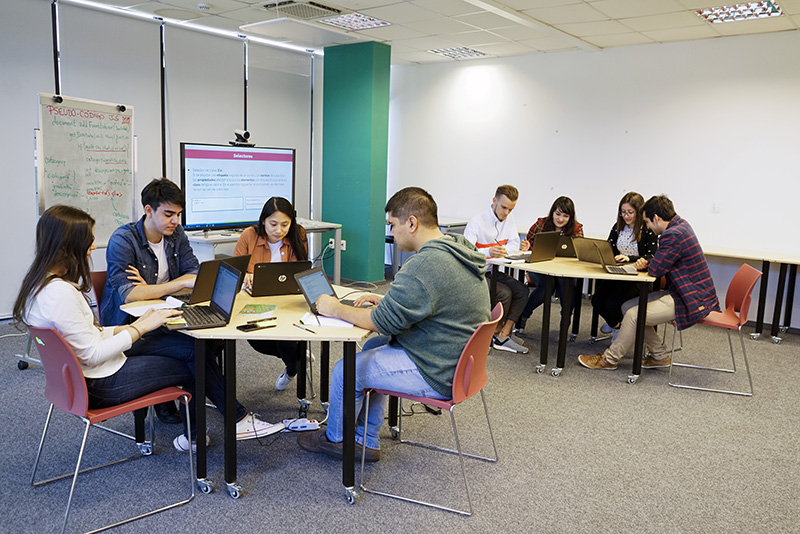 Mujeres en tecnología: 340 uruguayas se graduaron de los cursos de Jóvenes a Programar
