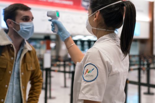 UCM toma de temperatura a uruguayos varados que retornaron al país