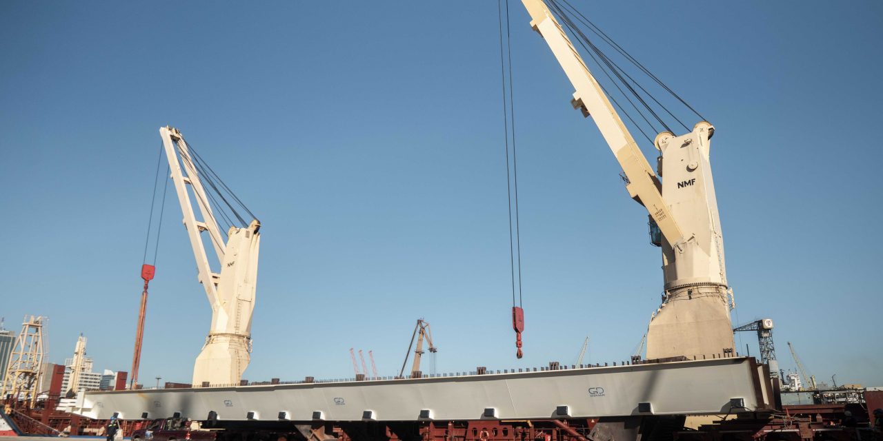 Arribó el puente en arco para el viaducto en rambla portuaria de Montevideo