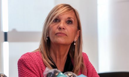 Mamógrafo móvil en la explanada del Palacio Legislativo