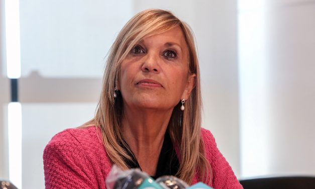 Mamógrafo móvil en la explanada del Palacio Legislativo