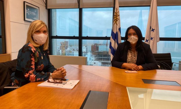 60 emprendedores de 14 departamentos este sábado en la Explanada del Palacio Legislativo