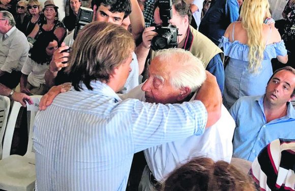 Homenaje a Carlos Julio Pereyra, con sello por el Día Internacional de la Democracia