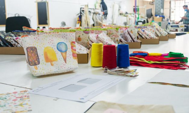 Entrega de cartucheras para el inicio de clases a niños de centros MIDES