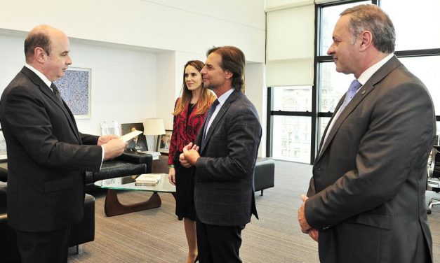 Presidente Lacalle Pou recibió cartas credenciales del embajador de Brasil ante Uruguay