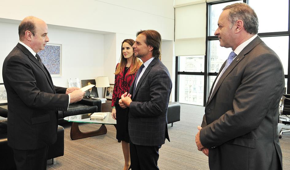 Presidente Lacalle Pou recibió cartas credenciales del embajador de Brasil ante Uruguay