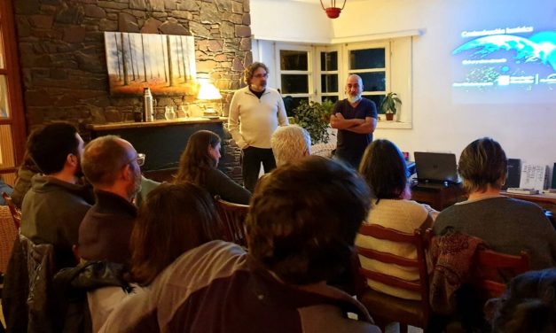 Charla de Amigos del Bosque: “Iluminar solo lo necesario”