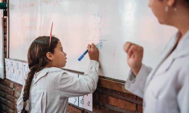 Fundación ReachingU anuncia los proyectos educativos que recibirán fondos en 2023