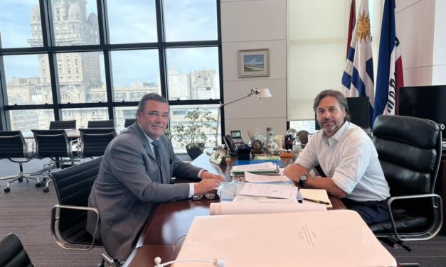 El Presidente Lacalle Pou analizó con Ayala (CARU) la construcción del Bella Unión-Monte Caseros