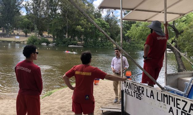 Guardavidas de Florida rescataron a niña que se estaba bañando en el río Santa Lucía chico
