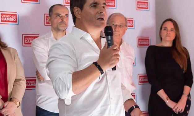 Guzmán Acosta y Lara: “El tiro en el pie. Así no Pedro”