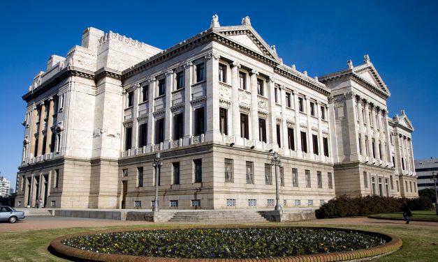 Auto Vacunatorio en Explanada de Palacio Legislativo