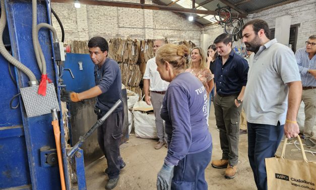 IMPO recorrió emprendimientos de reciclado de Flores y puso a disposición herramientas para concientizar a la población sobre el tema