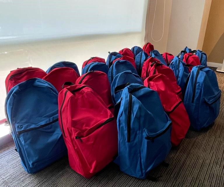 Car One Center donó útiles escolares a niños y adolescentes de la zona de Aeroparque