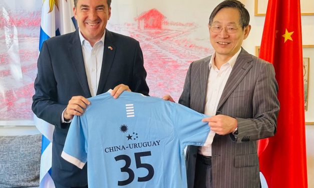 Huang Yazhong se pone nuevamente la celeste y será el embajador chino en Uruguay