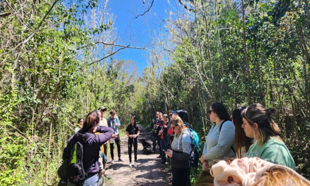ESTUDIANTES DEL INSTITUTO DE FORMACIÓN DOCENTE PARTICIPAN DE MONITOREO AMBIENTAL EN EL SENDERO CANELÓN CHICO