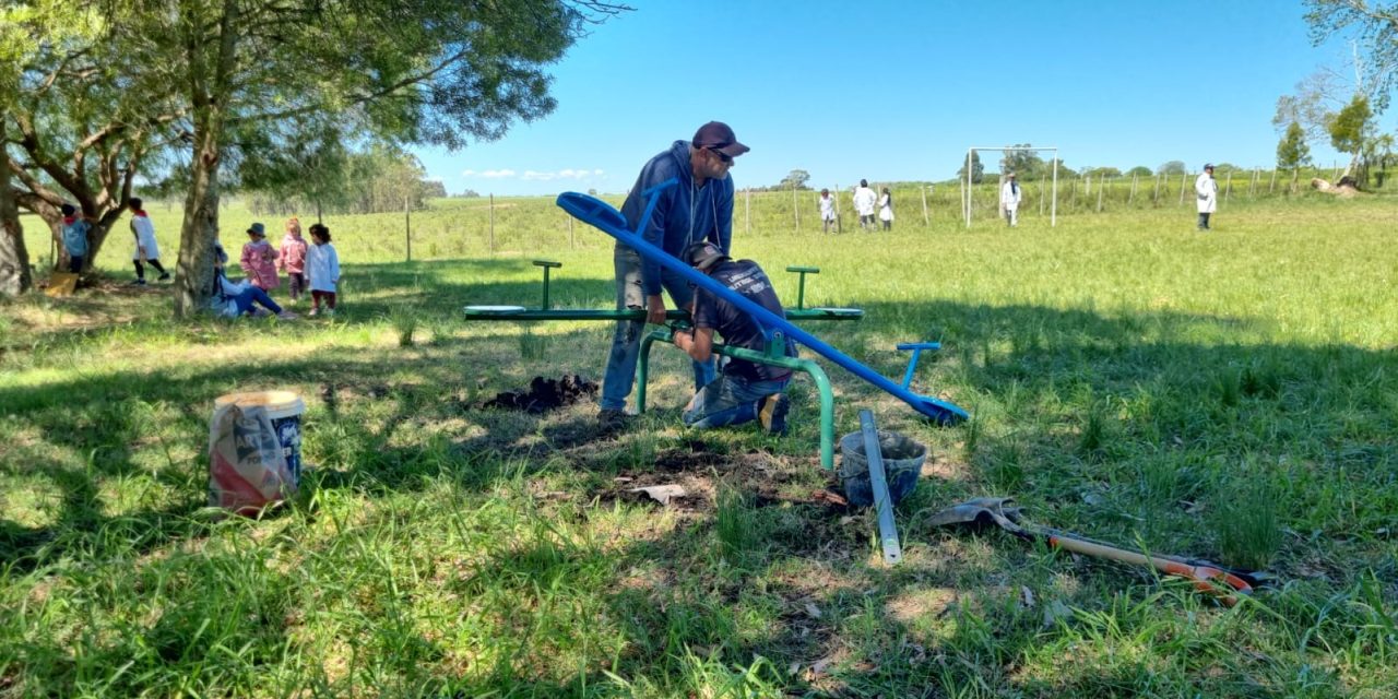 Municipio de Sauce donó juegos infantiles a Escuelas Rurales