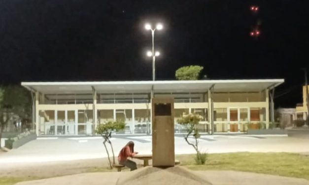 Entra en funciones una terminal de ómnibus con Lucas Sugo como invitado