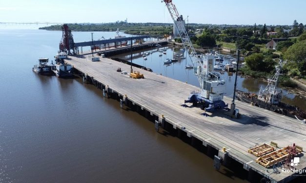 Comisión parlamentaria tratará situación de obreros portuarios de Fray Bentos