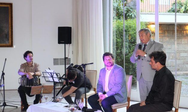 Presentación del libro «Historias de elefantes» de Jorge Bafico en la Embajada de Uruguay en Argentina