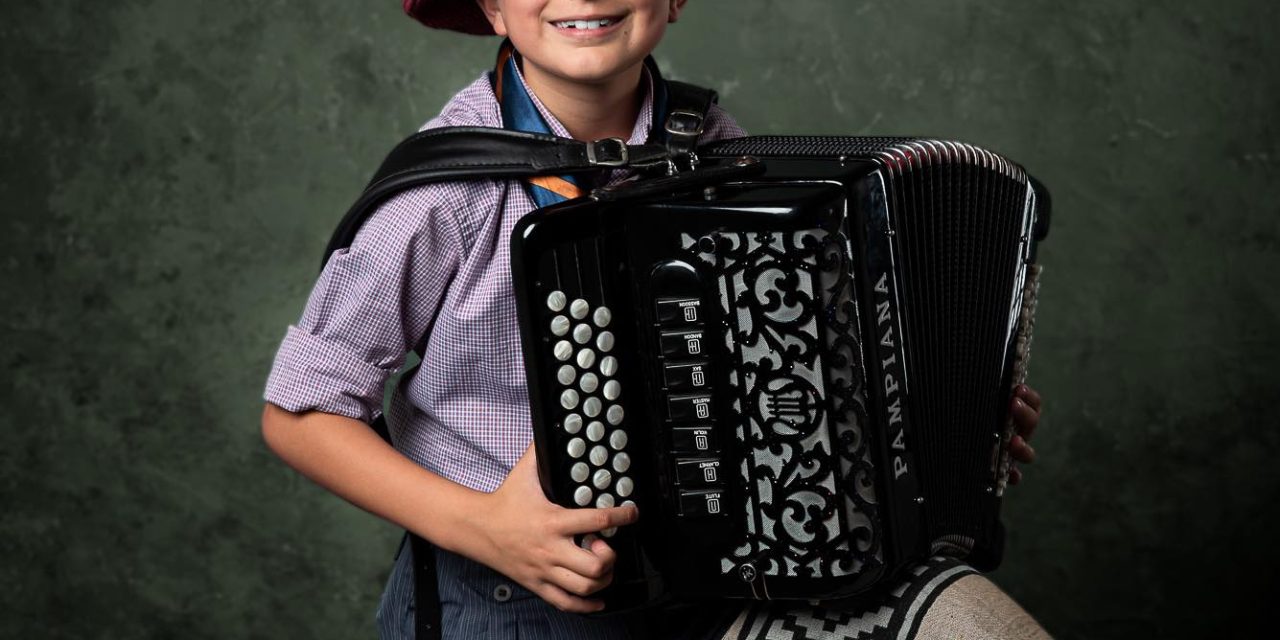 Enzo Castro la rompió en la mayor Fiesta del Chamamé del mundo