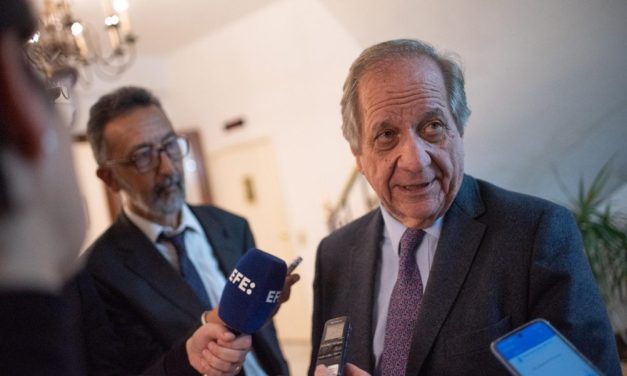 Sergio Abreu diserta sobre yerba mate y… otras yerbas