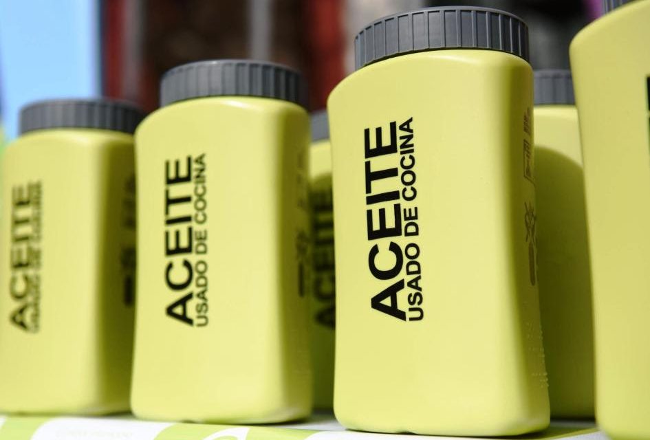 Comienza entrega de recipientes para recuperación de aceite de cocina usado