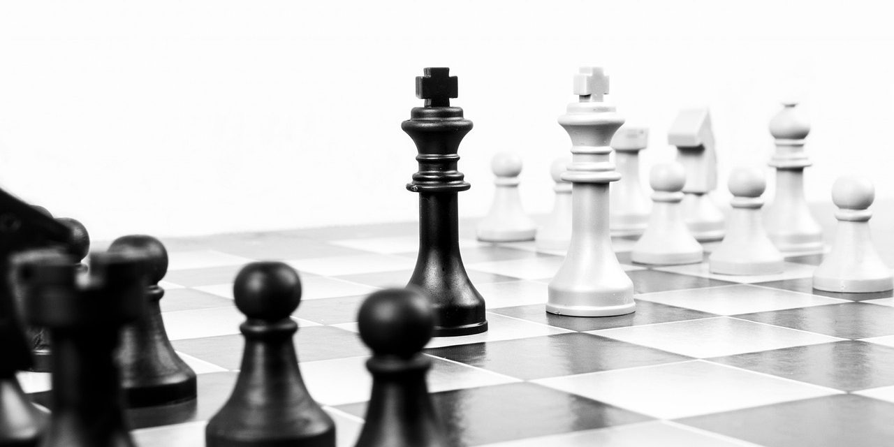 Cómo manejar la presión social en la toma de decisiones