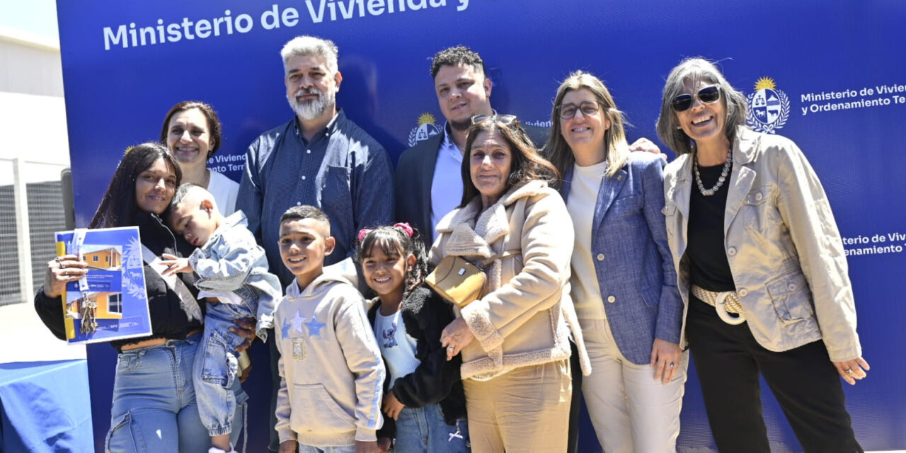 MVOT ENTREGÓ 11 NUEVAS VIVIENDAS EN CASAVALLE EN EL MARCO DEL PLAN JUNTOS