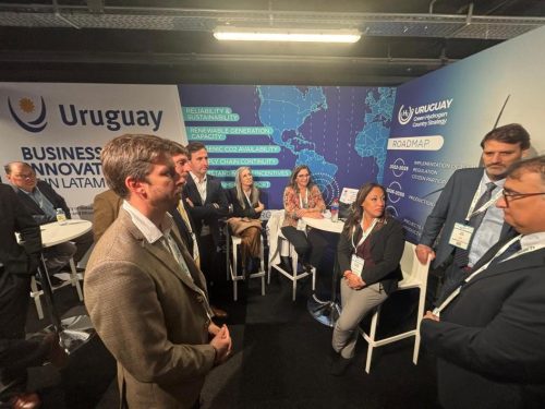 Ministra Cardona y Uruguay XXI