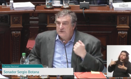 Sergio Botana destacó diálogo político en fórmula por la Caja de Profesionales pero reclamó mea culpa del FA