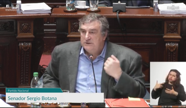 Sergio Botana destacó diálogo político en fórmula por la Caja de Profesionales pero reclamó mea culpa del FA