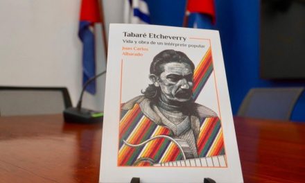 Juan Carlos Albarado presentó su libro sobre Tabaré Etcheverry