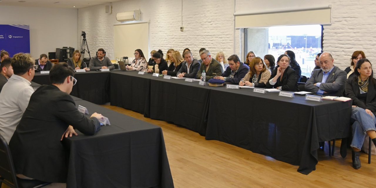 Ministro Menoni optimista con el “tiempo desafiante” junto a Directores de Turismo de las Intendencias Departamentales