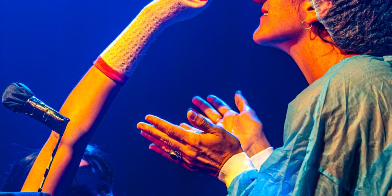 La obra de teatro clown “Usted está invitado” vuelve a la cartelera montevideana