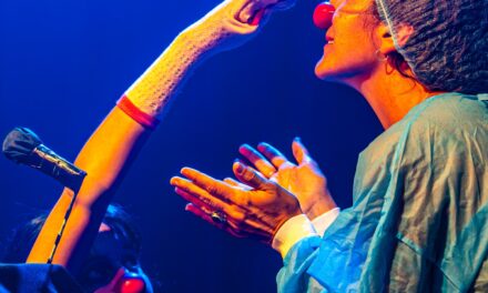 La obra de teatro clown “Usted está invitado” vuelve a la cartelera montevideana