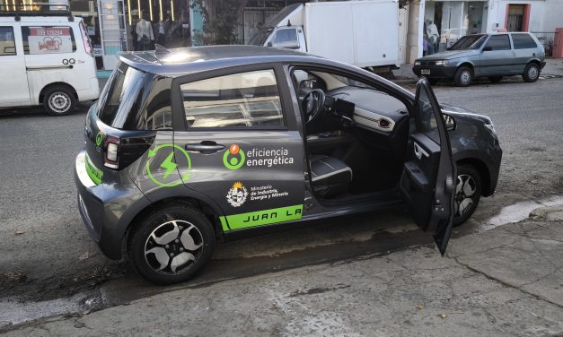 Municipio de Juan Lacaze presentó su nuevo vehículo eléctrico