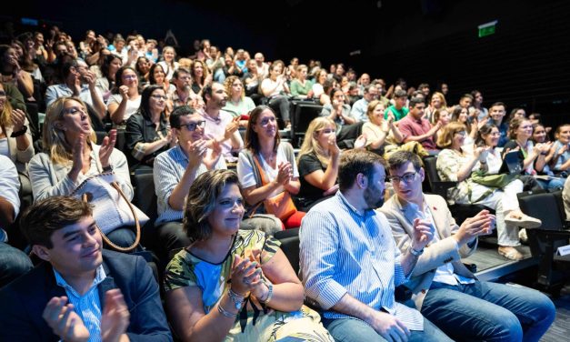¿Cuáles son los departamentos con más cantidad y menor cantidad de población porcentual entre 15 y 34 años?