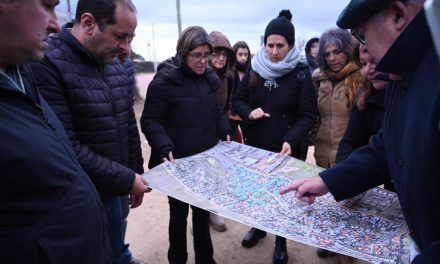 MINISTRA PASEYRO RECORRIÓ ASENTAMIENTO EN MALDONADO Y ANUNCIÓ QUE EN UNA PRIMERA ETAPA ENTREGARÁN 100 VIVIENDAS