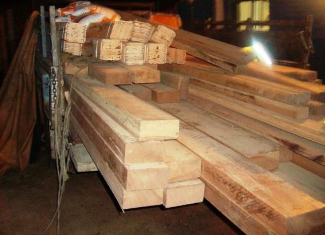 Aduanas incauta cargamento de madera y materiales para la construcción procedente de Brasil