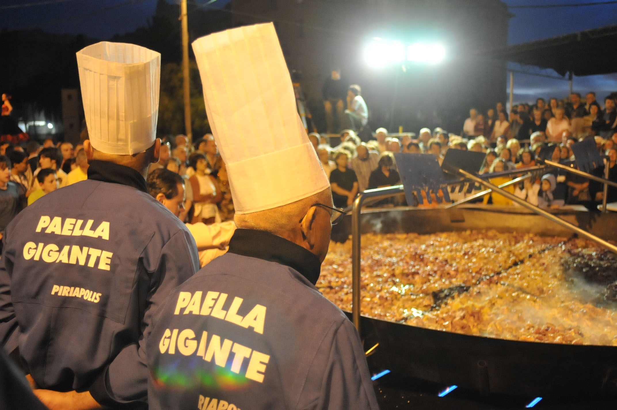Paella Gigante solidaria y popular, en apoyo a los tres Caif de la zona